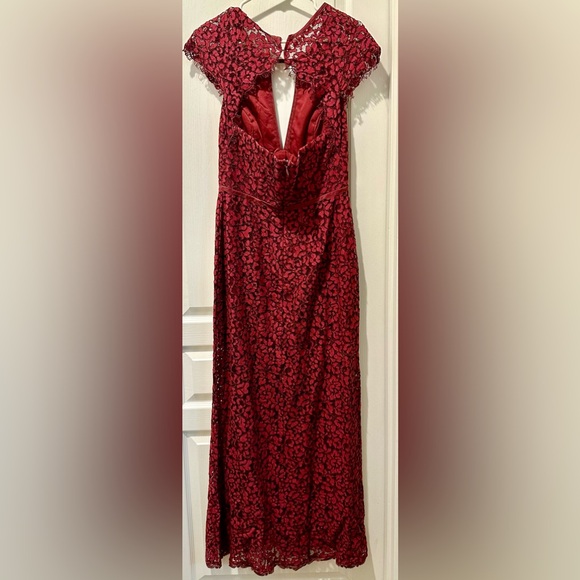 Harlyn Cap Sleeve Front Keyhole & Open Back Embroidered Lace Gown in Pomegranate - Picture 6 of 13
